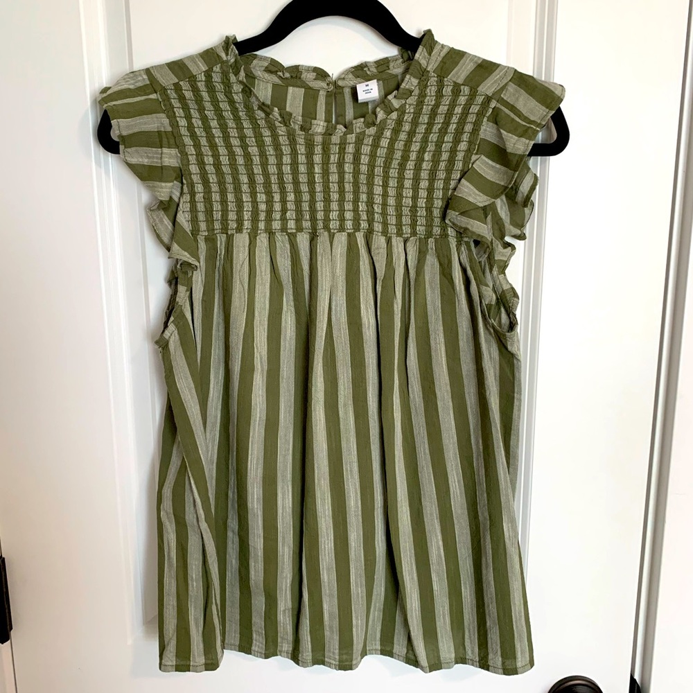 Lightweight ruffle sleeve tank